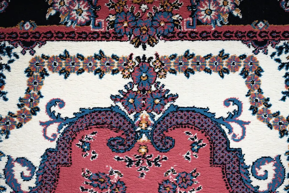 A persian rug, size approximately 2ft x 3ft
